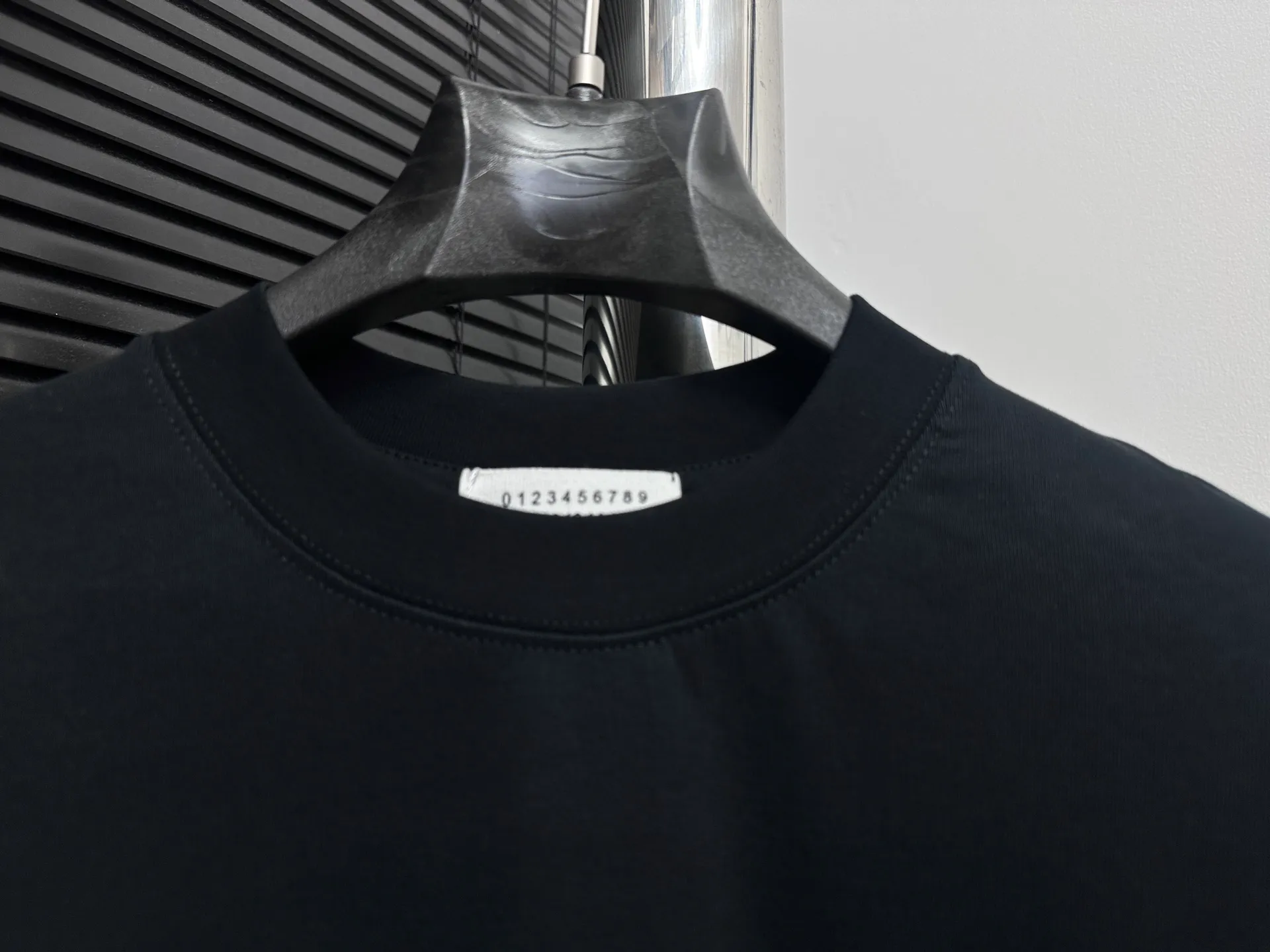 【Maison Margiela】 24ss T logo ， Retro Same Style t Versatile ：Black，White Size：s-xl